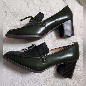 Journee Collection Crawford Olive Shoes Size 8